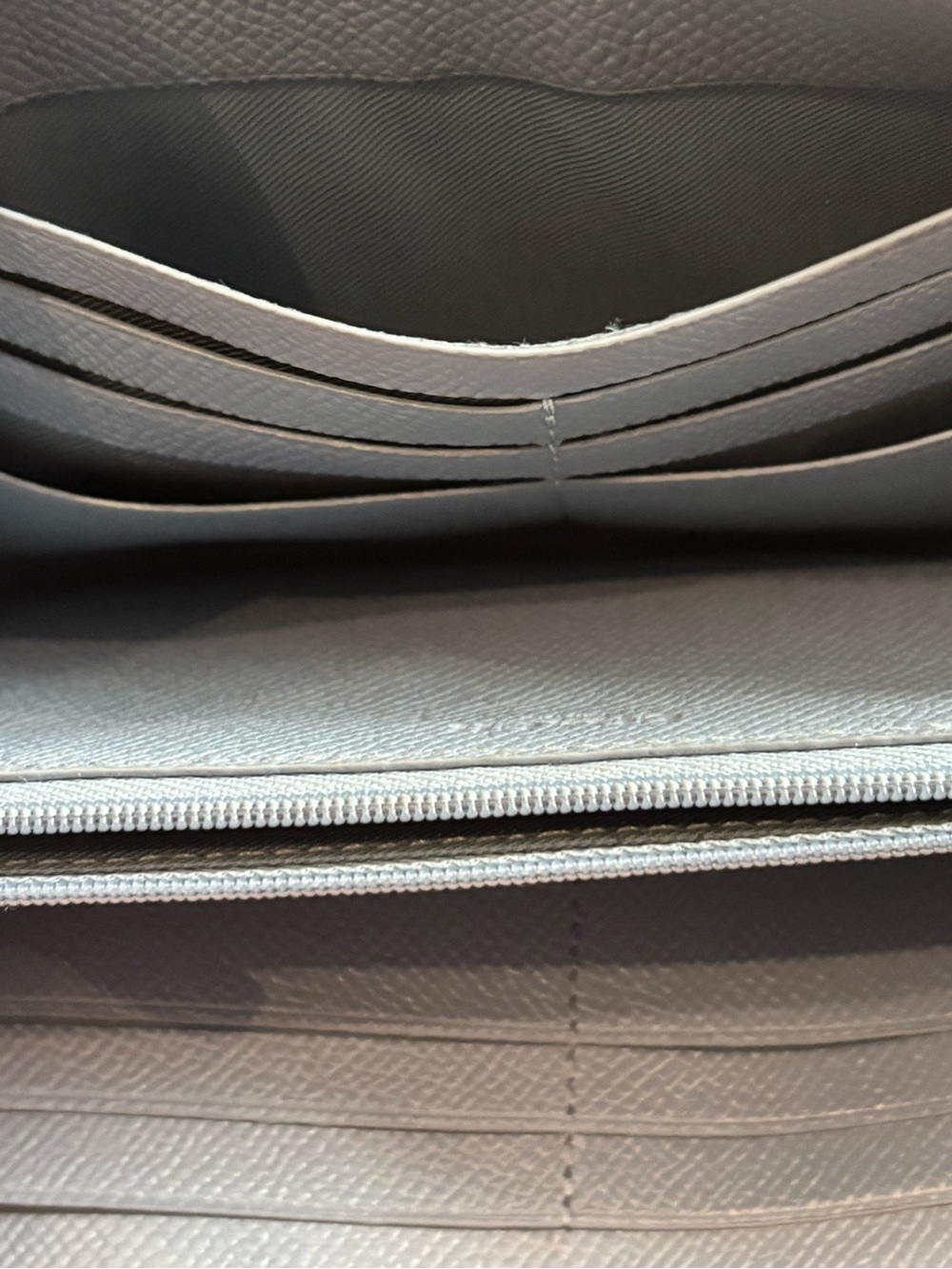 Coach Leather Wallet | Signature Coach | Excellent Pre-Owned Condition - Picture 6 of 11